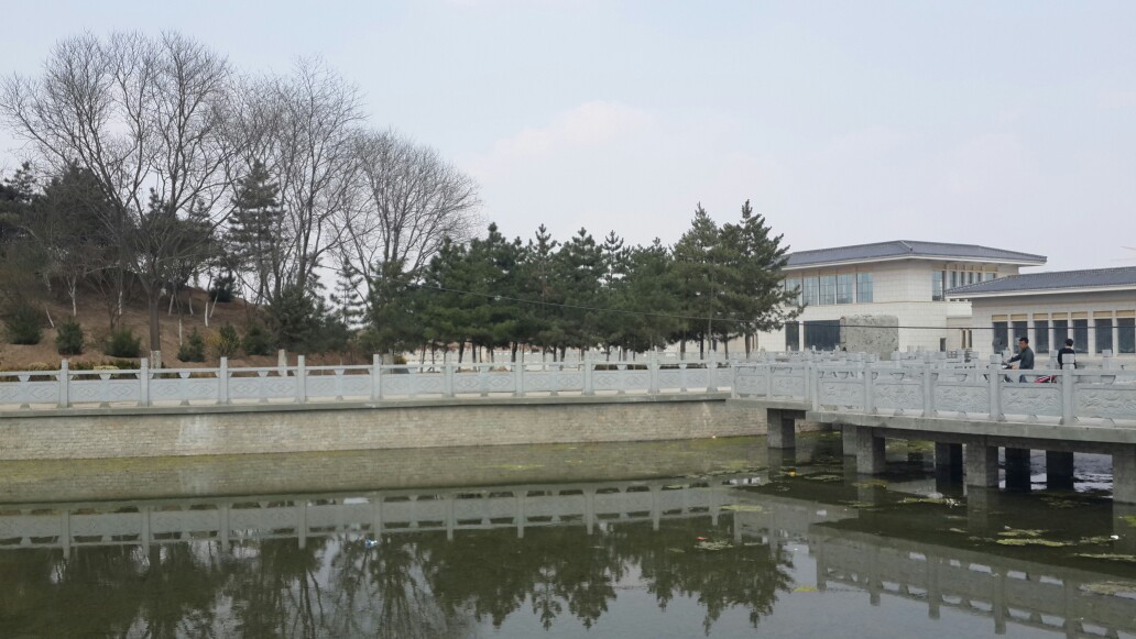 甘肃省庆阳市东湖公园一角