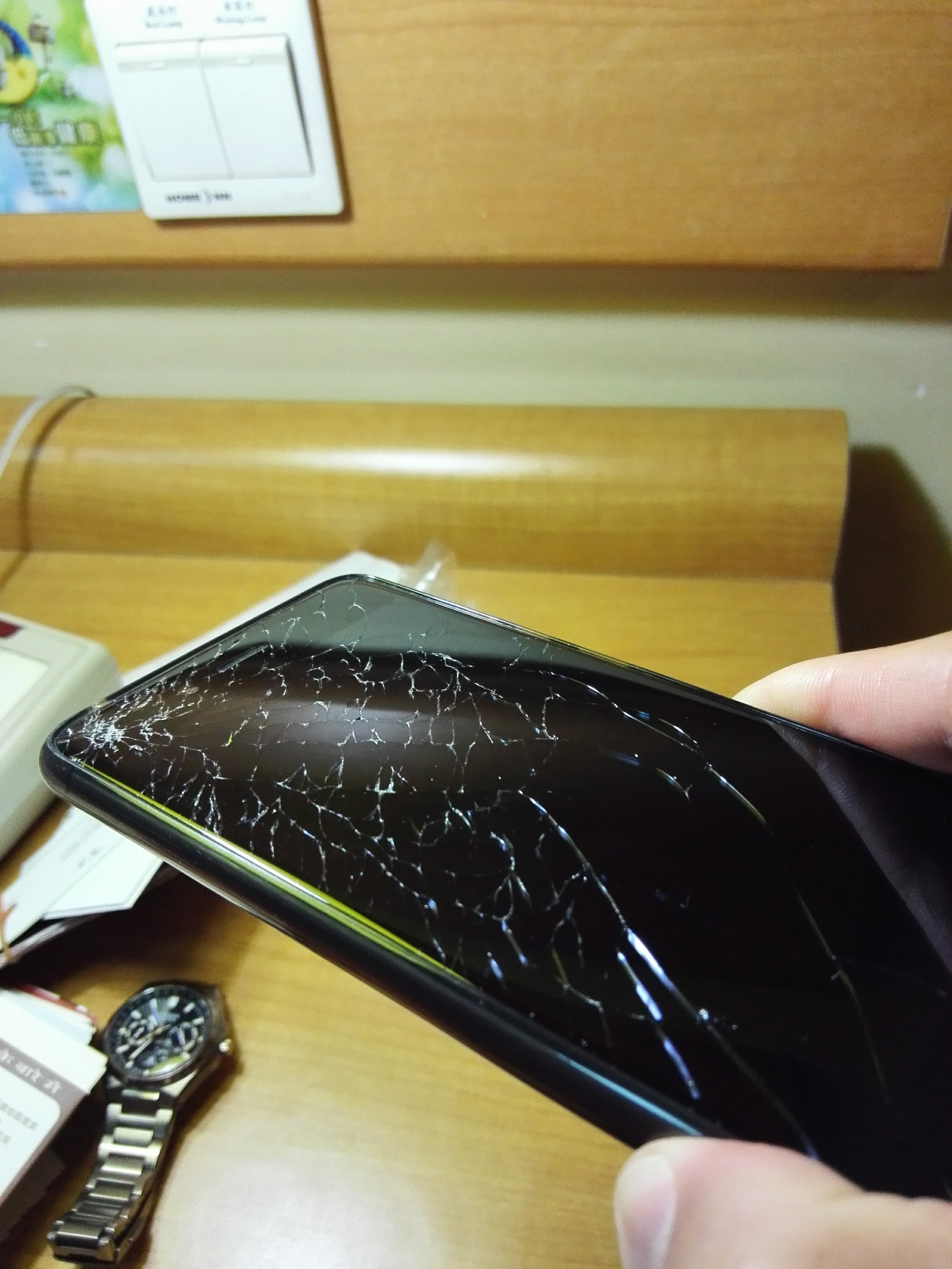 苹果12 Pro意外摔碎外屏还在保修期 换屏需… - Apple 社区