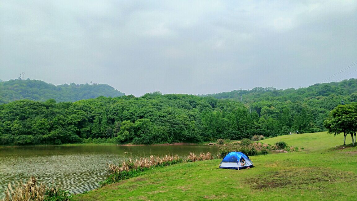 一阵雨过后的重庆照母山公园