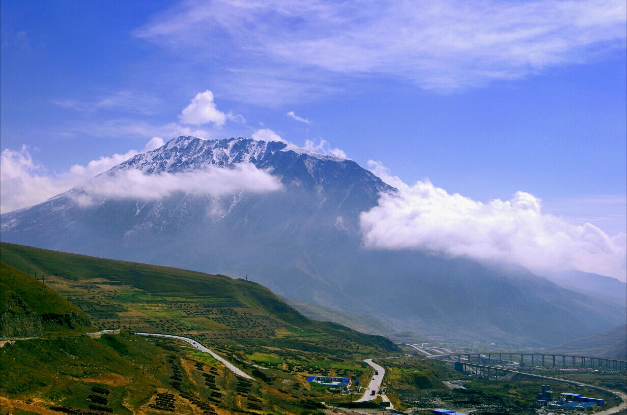 山高路远