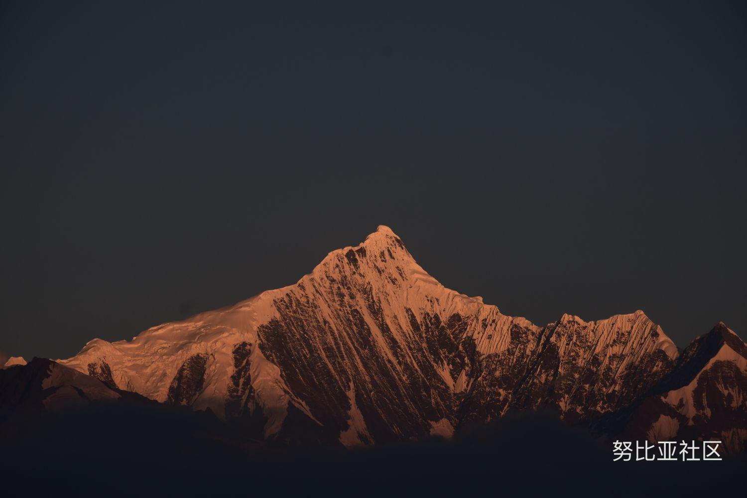 日照金山